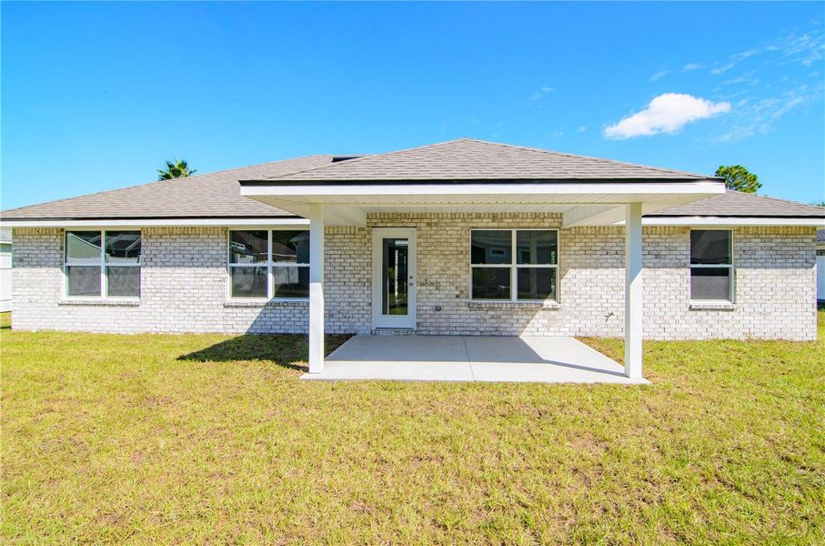 Exterior details and patio area of a home in Palm Coast, Palm Coast (Image 4).