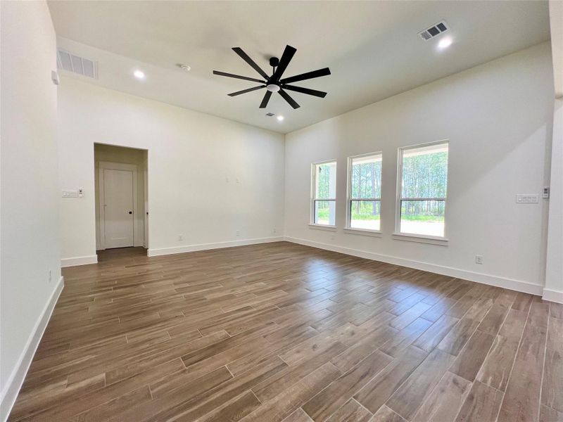 Spacious, unfurnished interior of a new home in , Dayton (Image 21).