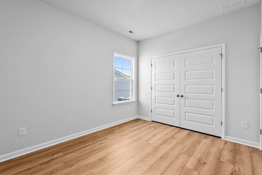 Spacious, unfurnished interior of a new home in Fieldstone, Lexington (Image 30).