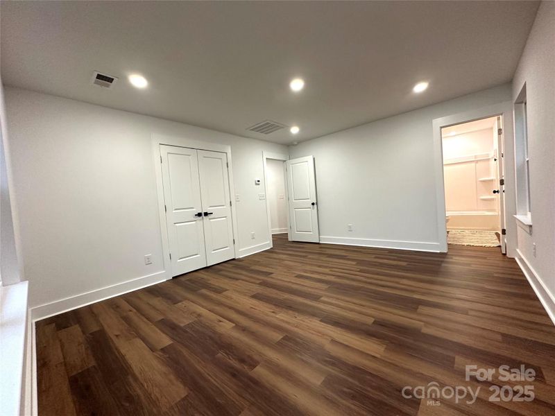 Spacious, unfurnished interior of a new home in , Granite Falls (Image 27).