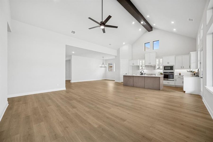 Spacious, unfurnished interior of a new home in Monterra - Classics, Fate (Image 25).