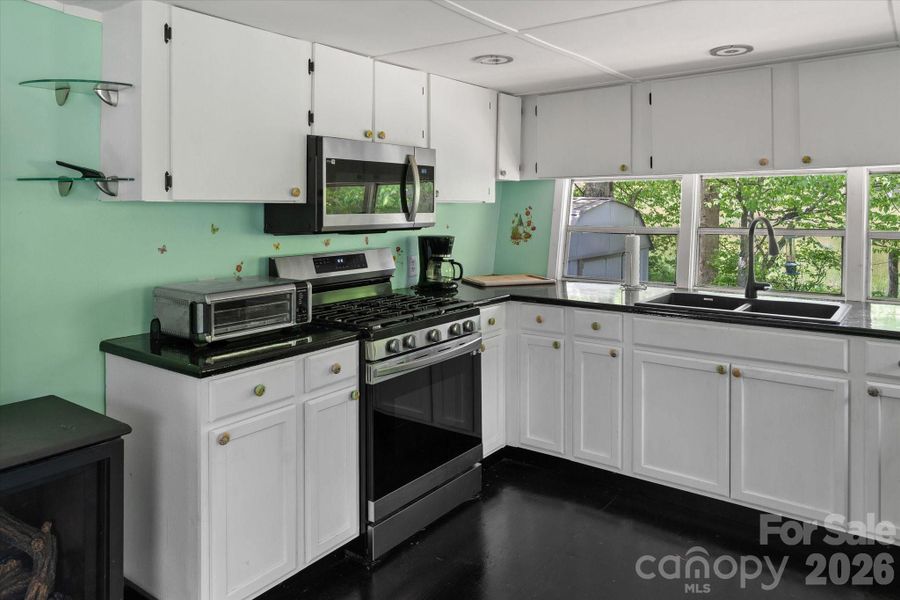 Gas range and loads of cabinet space.