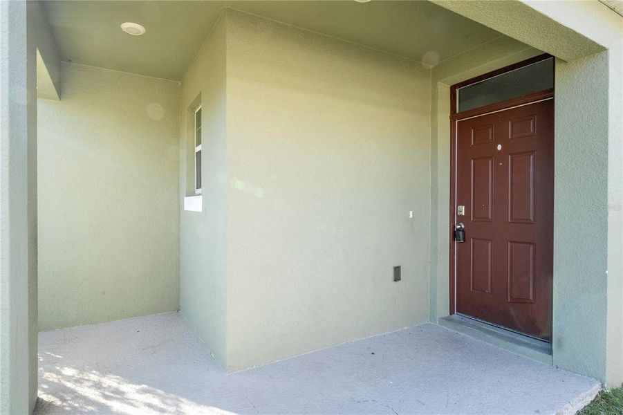 Exterior details and patio area of a home in Astonia, Davenport (Image 3).