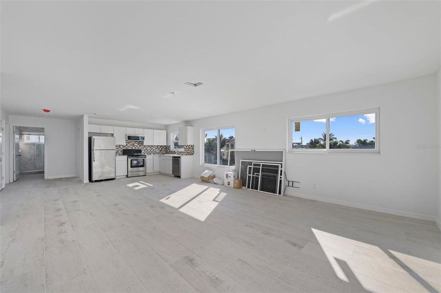 Spacious, unfurnished interior of a new home in , Bradenton Beach (Image 11).