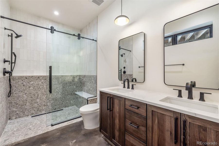 Furnished interior view inside a new home in , Silverthorne (Image 34).