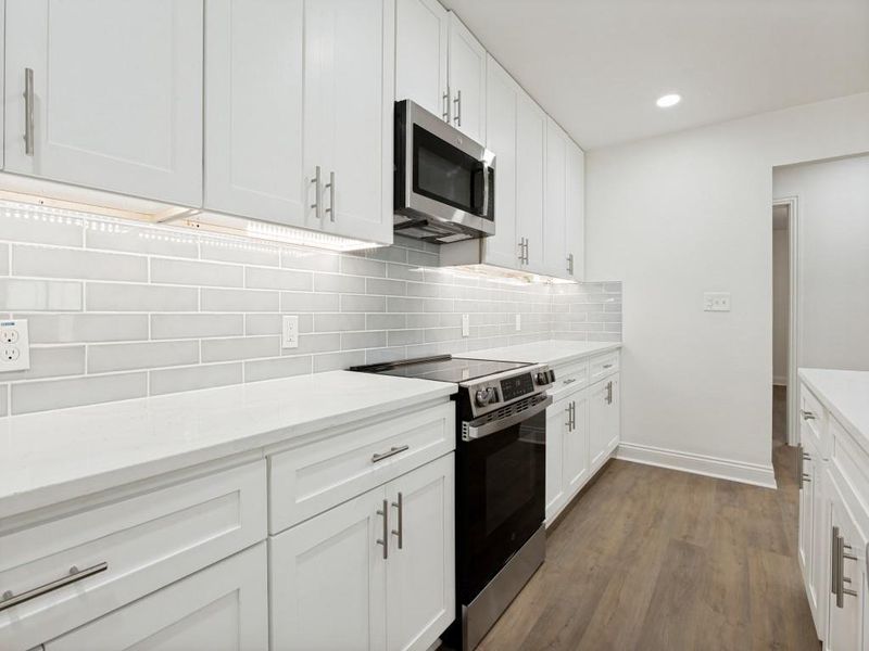 Furnished interior view inside a new home in , Dallas (Image 8).