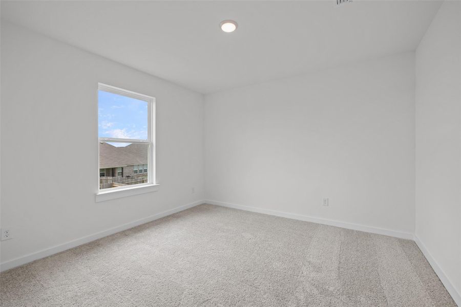 Spacious, unfurnished interior of a new home in River Ranch, Dayton (Image 21).