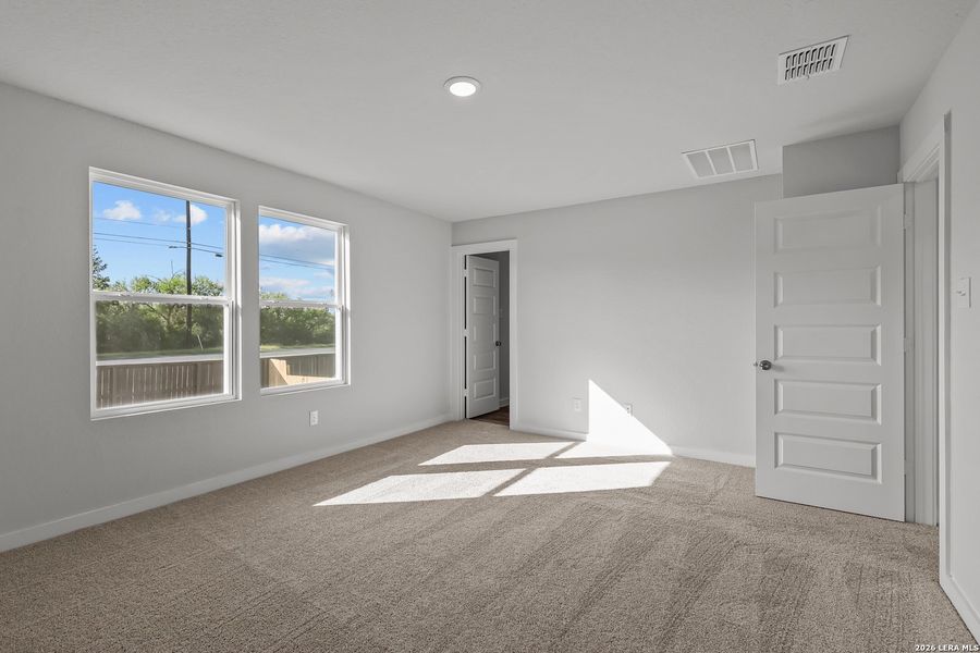 Spacious, unfurnished interior of a new home in Agave, San Antonio (Image 25).