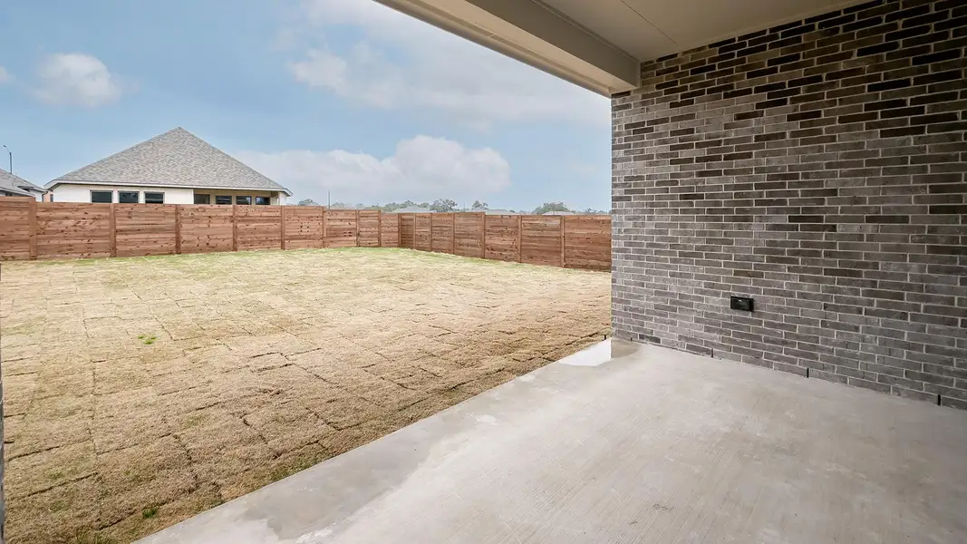 Exterior details and patio area of a home in Juniper Springs, Lockhart (Image 4).