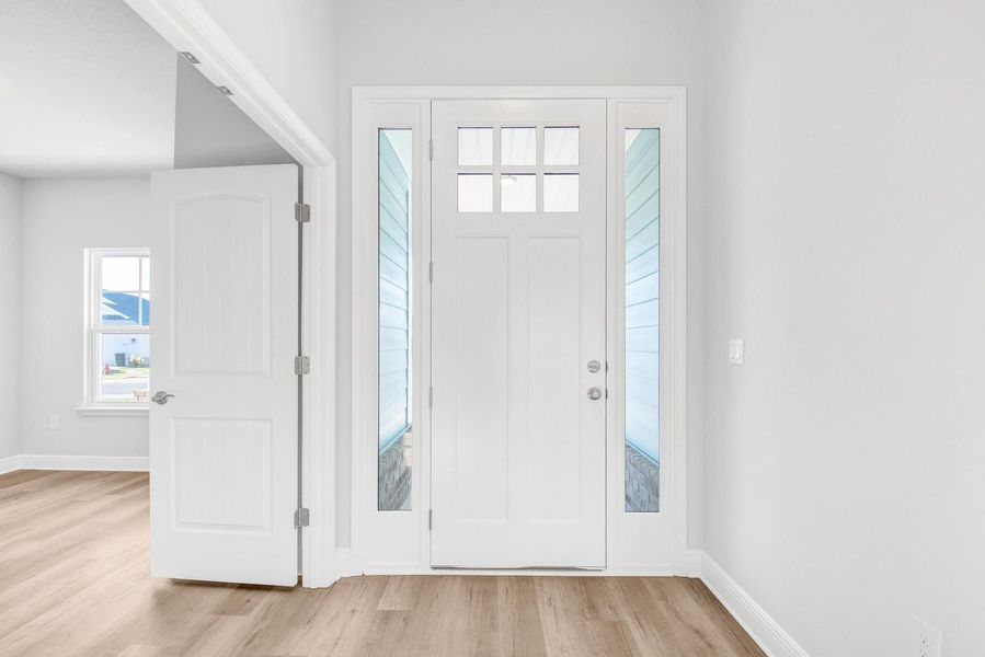 Spacious, unfurnished interior of a new home in The Bluffs at Lafayette, Freeport (Image 9).