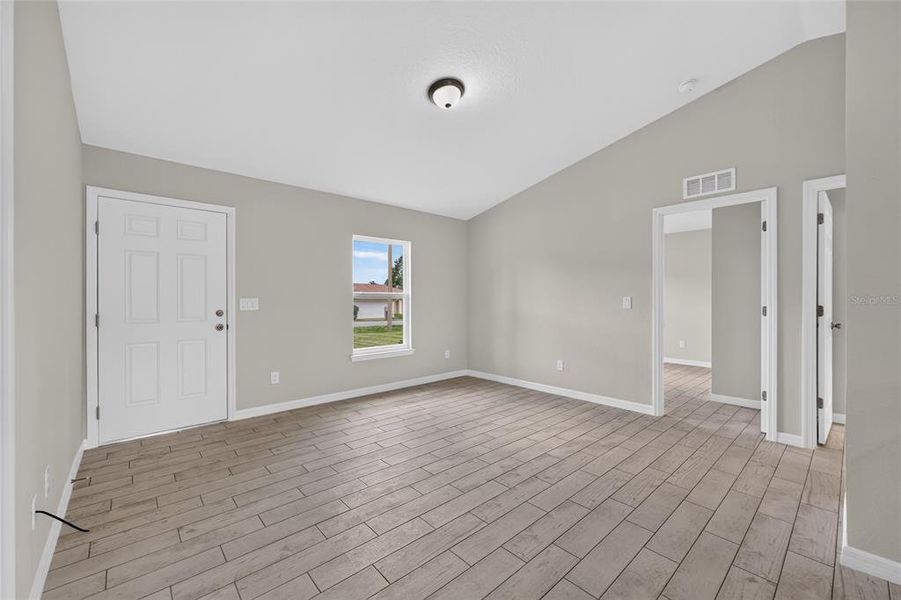 Spacious, unfurnished interior of a new home in , Ocala (Image 24).