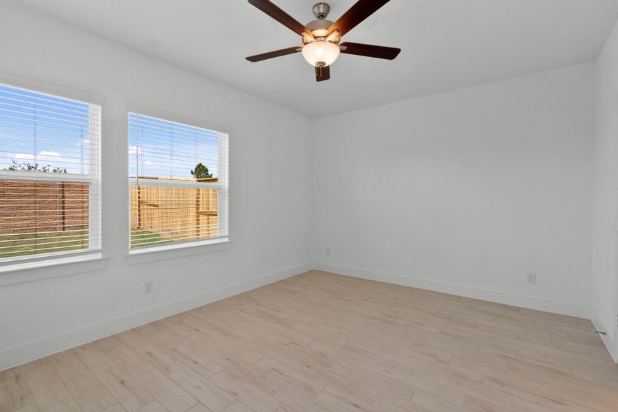 Spacious, unfurnished interior of a new home in Meridiana, Iowa Colony (Image 22).