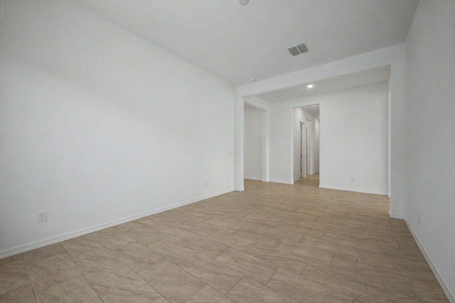 Spacious, unfurnished interior of a new home in Empire Pointe, Queen Creek (Image 12).