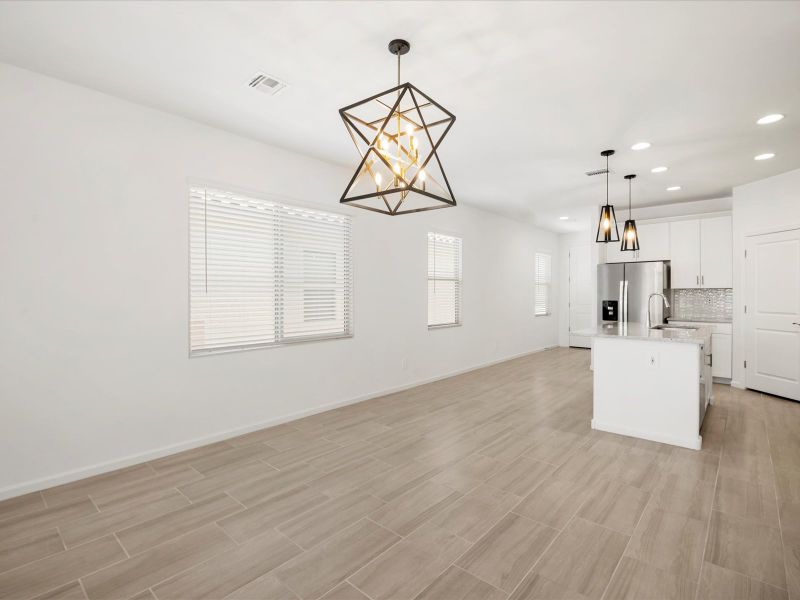 Spacious, unfurnished interior of a new home in La Estancia - Homestead, Tucson (Image 8).