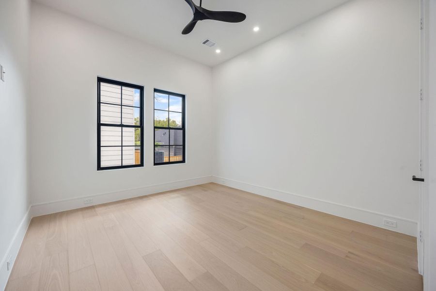 Spacious, unfurnished interior of a new home in , Houston (Image 25).