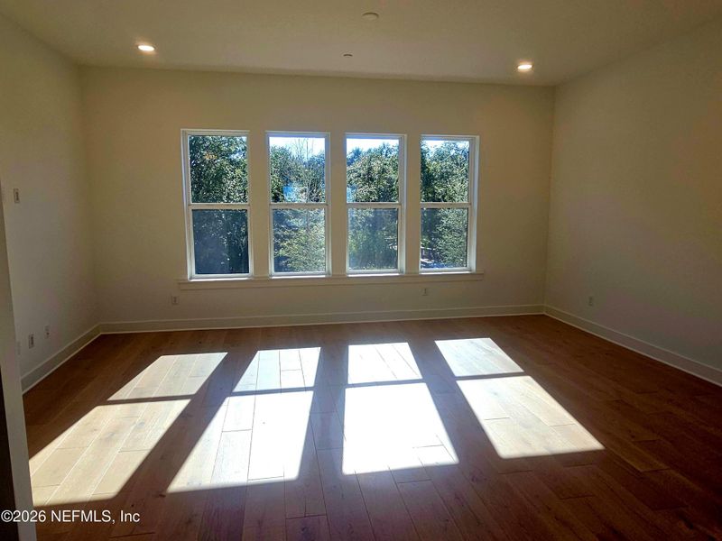 Spacious, unfurnished interior of a new home in , Jacksonville (Image 12).