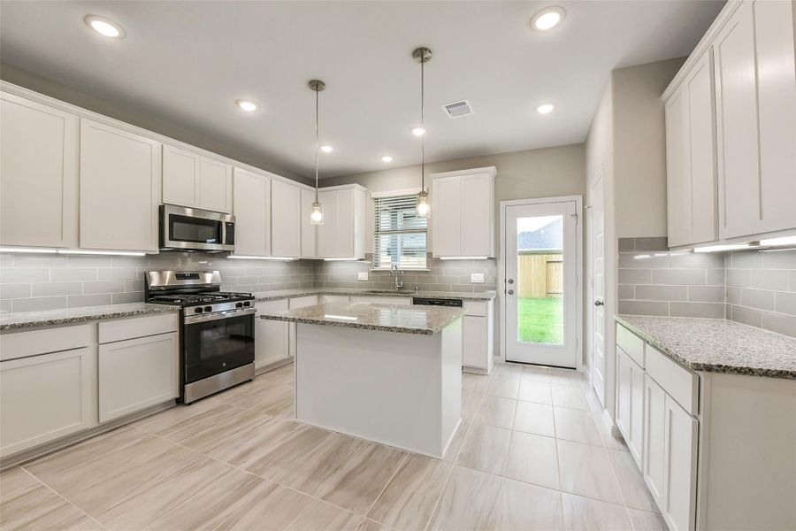 Image 11 of a home in Anderson Lakes.