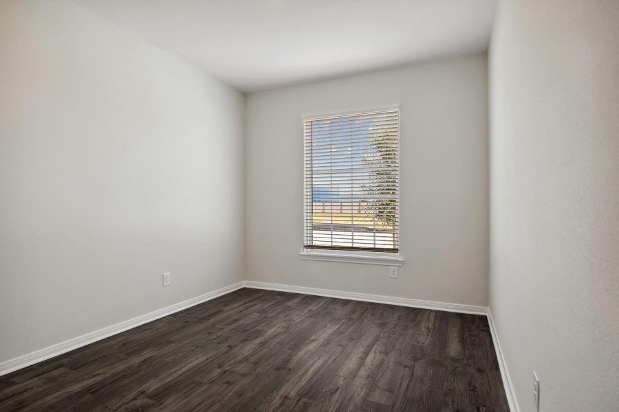 Spacious, unfurnished interior of a new home in Pinewood Trails, Cleveland (Image 15).