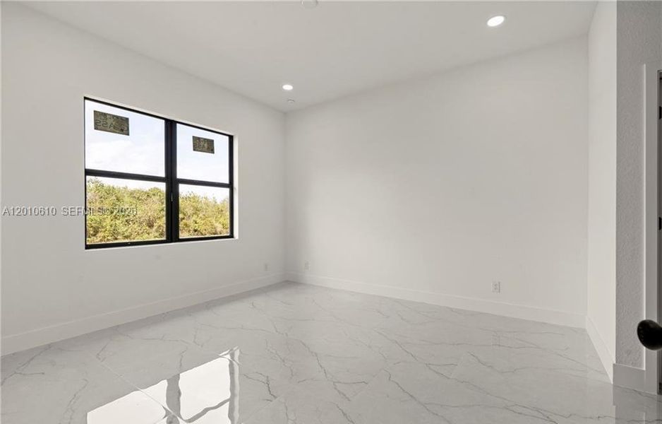 Spacious, unfurnished interior of a new home in , Lehigh Acres (Image 19).