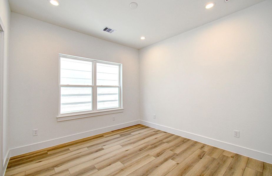 Spacious, unfurnished interior of a new home in , Houston (Image 20).