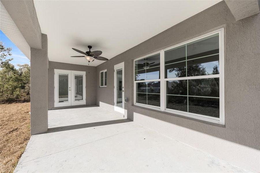 Exterior details and patio area of a home in , Citrus Springs (Image 4).