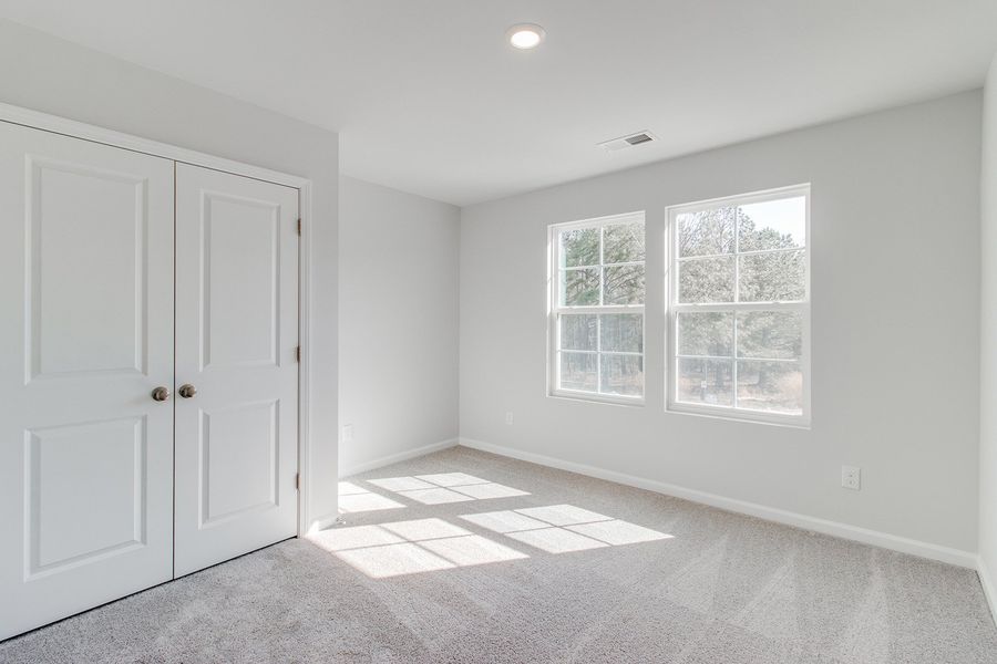 Spacious, unfurnished interior of a new home in Bluefield, Lexington (Image 33).