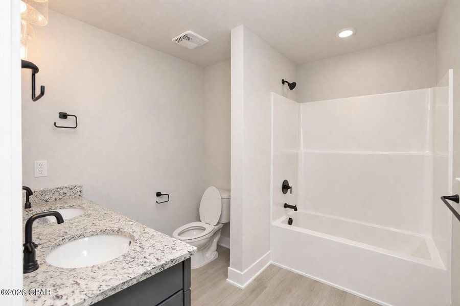 Furnished interior view inside a new home in Fox Glenn, Panama City (Image 10).