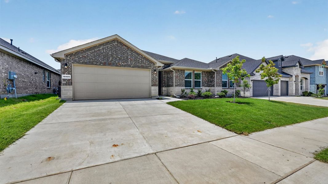 Representative exterior photo of a completed home built from the Emory by D.R. Horton in Lakeview Pointe, Midlothian, TX (Image 21).