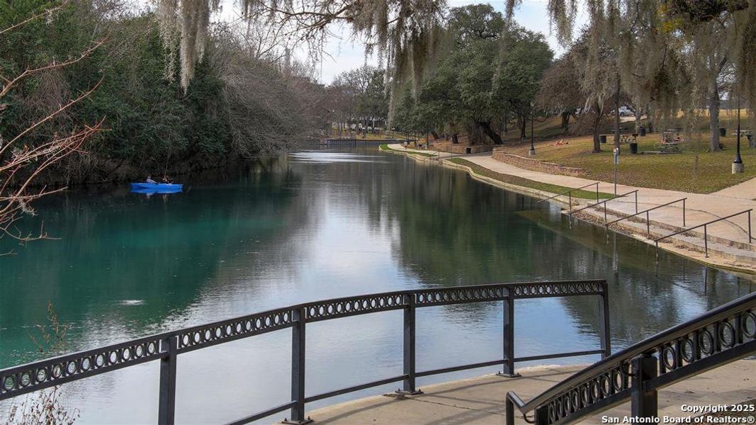 Image 37 of a home in Veramendi 60'.