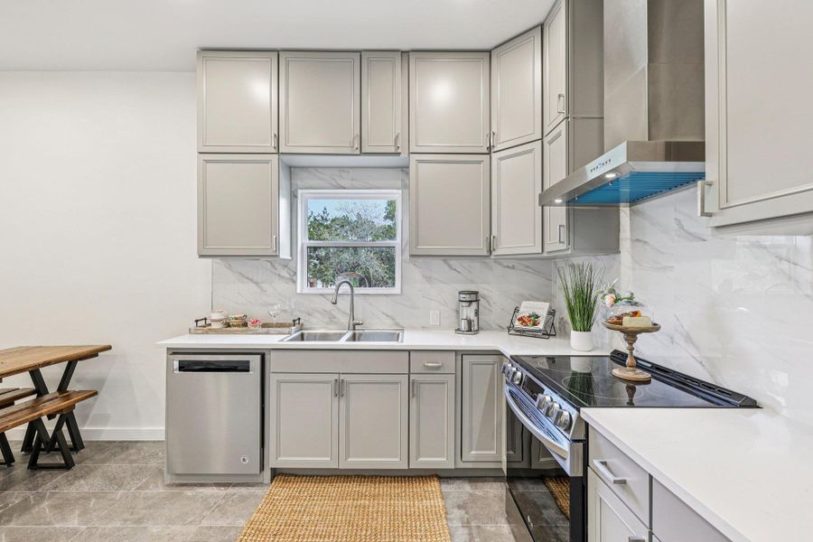 Furnished interior view inside a new home in , Wimberley (Image 20).