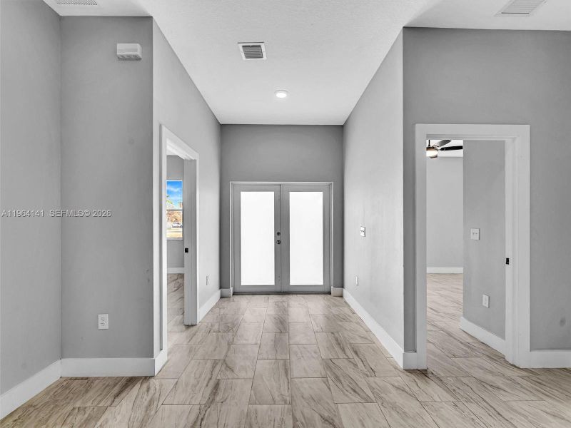 Spacious, unfurnished interior of a new home in , Fort Pierce (Image 20).