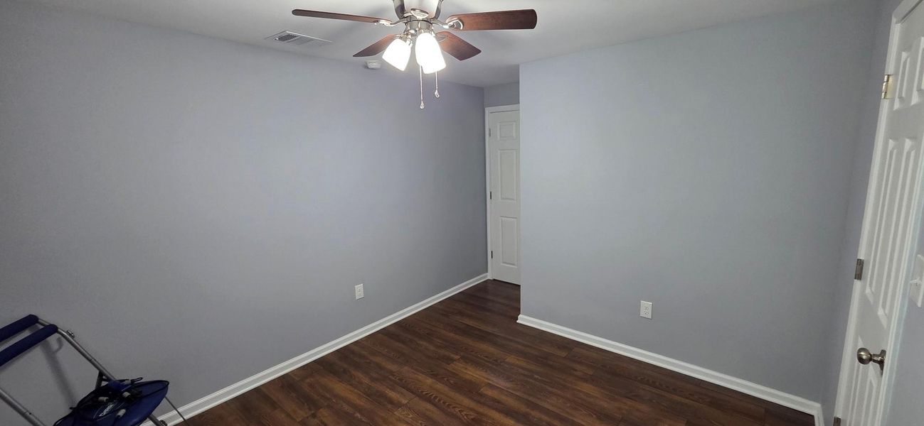 Spacious, unfurnished interior of a new home in , Navasota (Image 9).