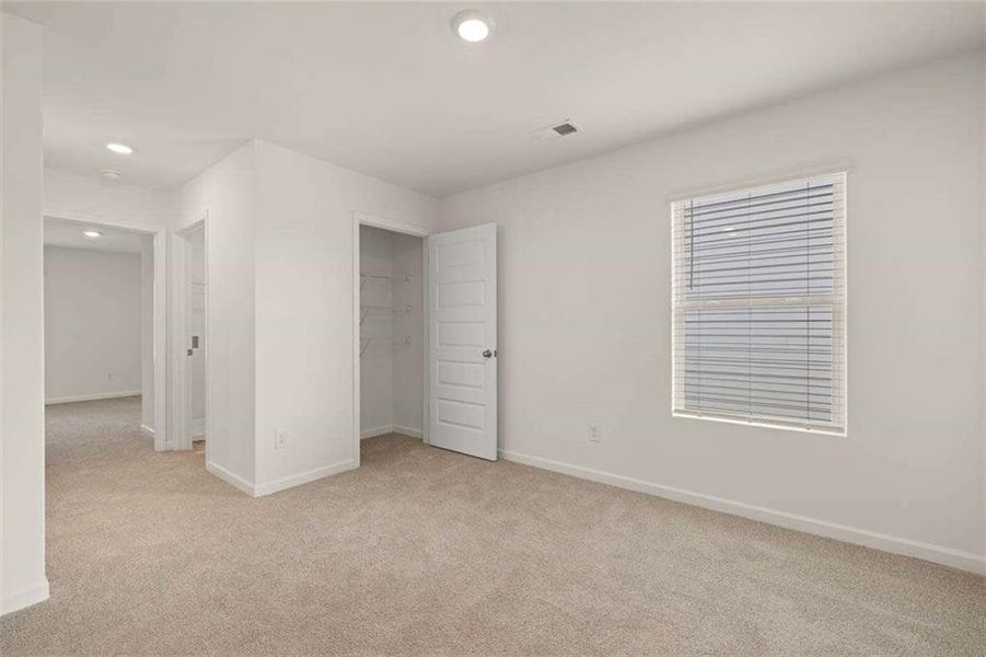 Spacious, unfurnished interior of a new home in Shoal Creek, Hampton (Image 22).