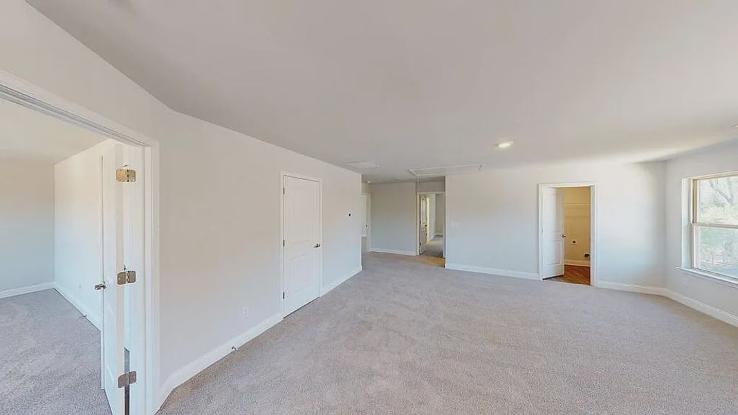 Spacious, unfurnished interior of a new home in Mirror Lake at South Harbour, Villa Rica (Image 13).