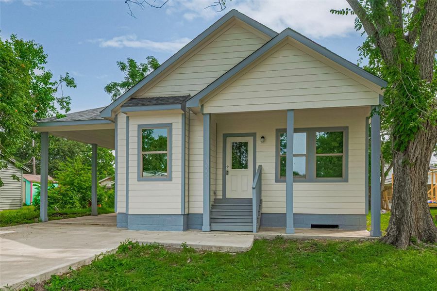 Front exterior of a new home in , Baytown, TX, highlighting curb appeal (Image 1). Front exterior of a new home in , Baytown, TX, highlighting curb appeal (Image 1).