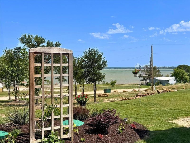 Community amenities in , Runaway Bay (Image 24).