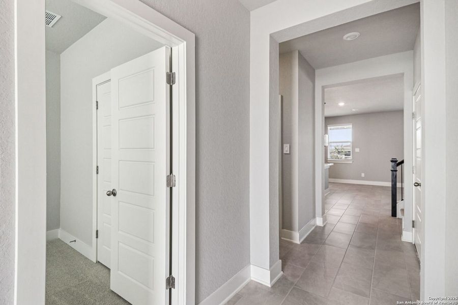 Spacious, unfurnished interior of a new home in Thomas Pond, San Antonio (Image 37). Spacious, unfurnished interior of a new home in Thomas Pond, San Antonio (Image 37).