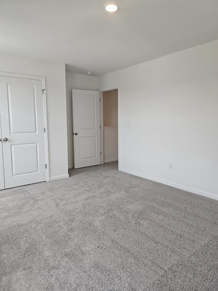 Spacious, unfurnished interior of a new home in Edgefield, Loris (Image 31).