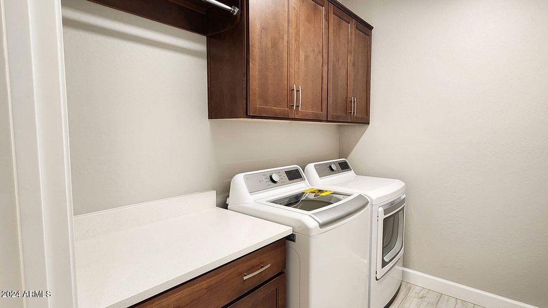 RRAZ27A35-LaundryRoom U27A L35