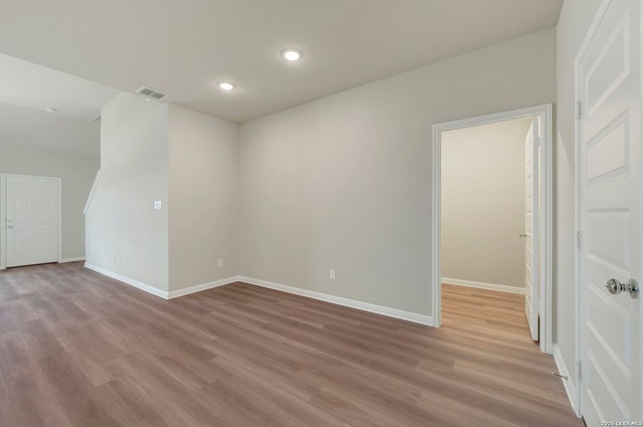 Spacious, unfurnished interior of a new home in Mesquite Ridge, San Antonio (Image 32). Spacious, unfurnished interior of a new home in Mesquite Ridge, San Antonio (Image 32).