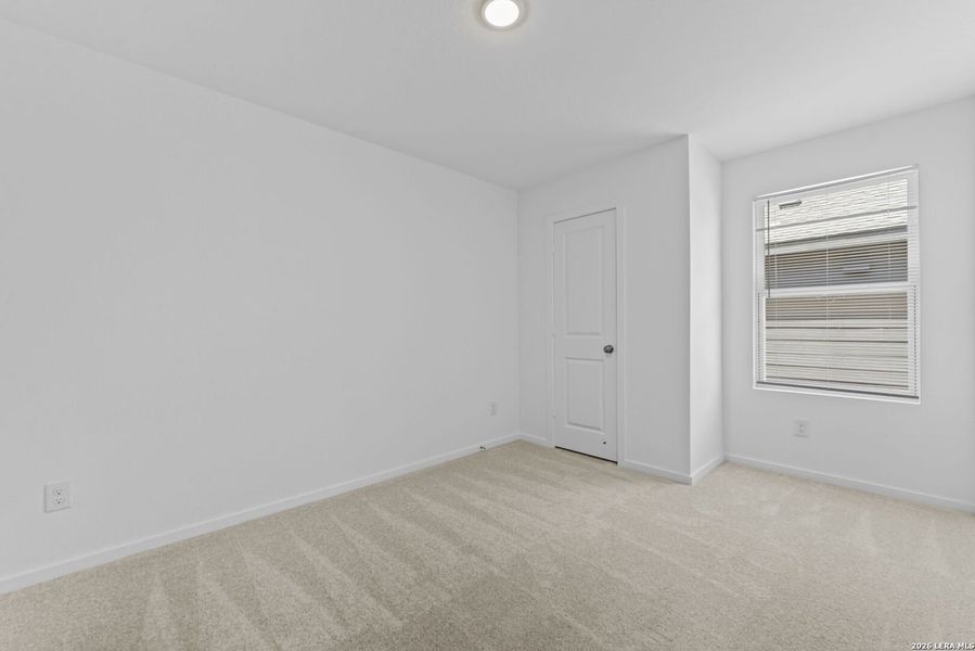Spacious, unfurnished interior of a new home in Guadalupe Ridge, New Braunfels (Image 20).