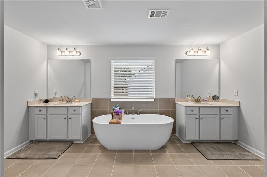Furnished interior view inside a new home in Twin Shoals, Atlanta (Image 30). Furnished interior view inside a new home in Twin Shoals, Atlanta (Image 30).