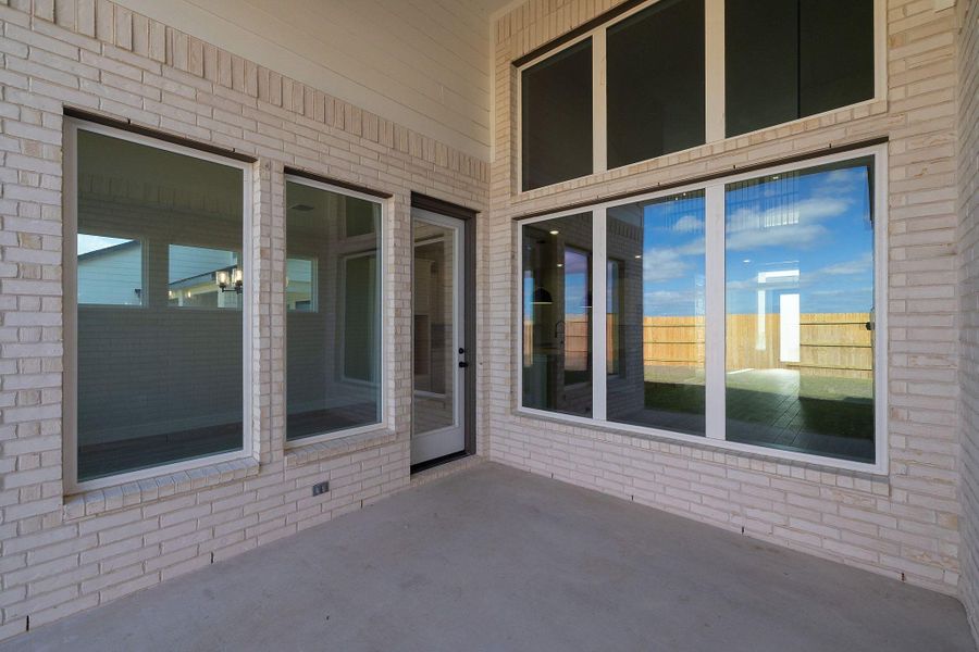 Exterior details and patio area of a home in Nolina, Georgetown (Image 4).