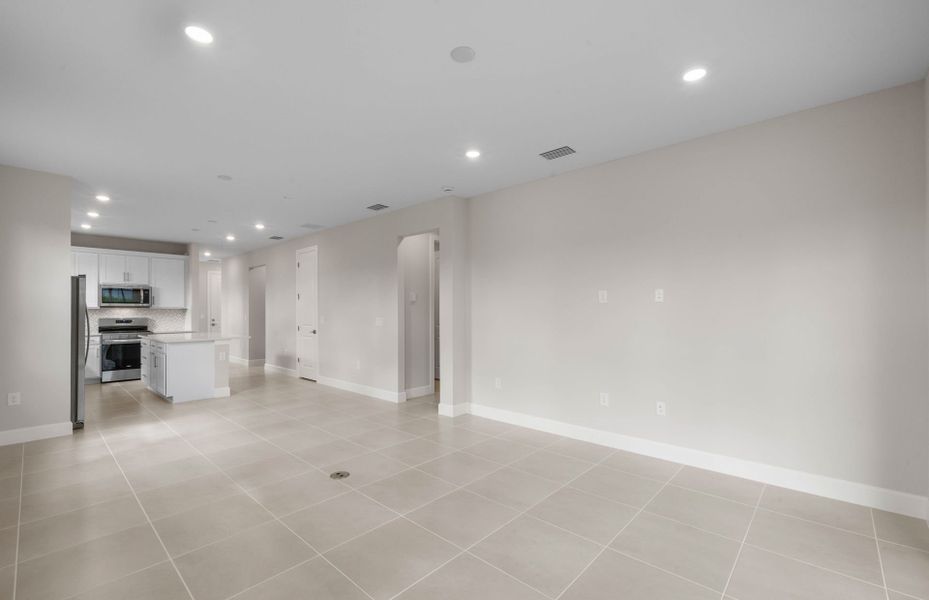 Spacious, unfurnished interior of a new home in Del Webb Oak Creek, North Fort Myers (Image 16). Spacious, unfurnished interior of a new home in Del Webb Oak Creek, North Fort Myers (Image 16).