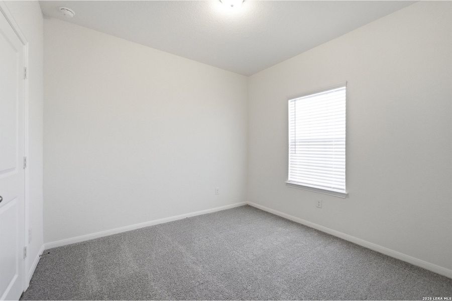 Spacious, unfurnished interior of a new home in Cloud Country, New Braunfels (Image 24).