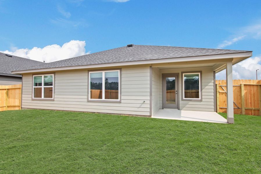 Exterior details and patio area of a home in Chapel Lakes 50's, Montgomery (Image 4).