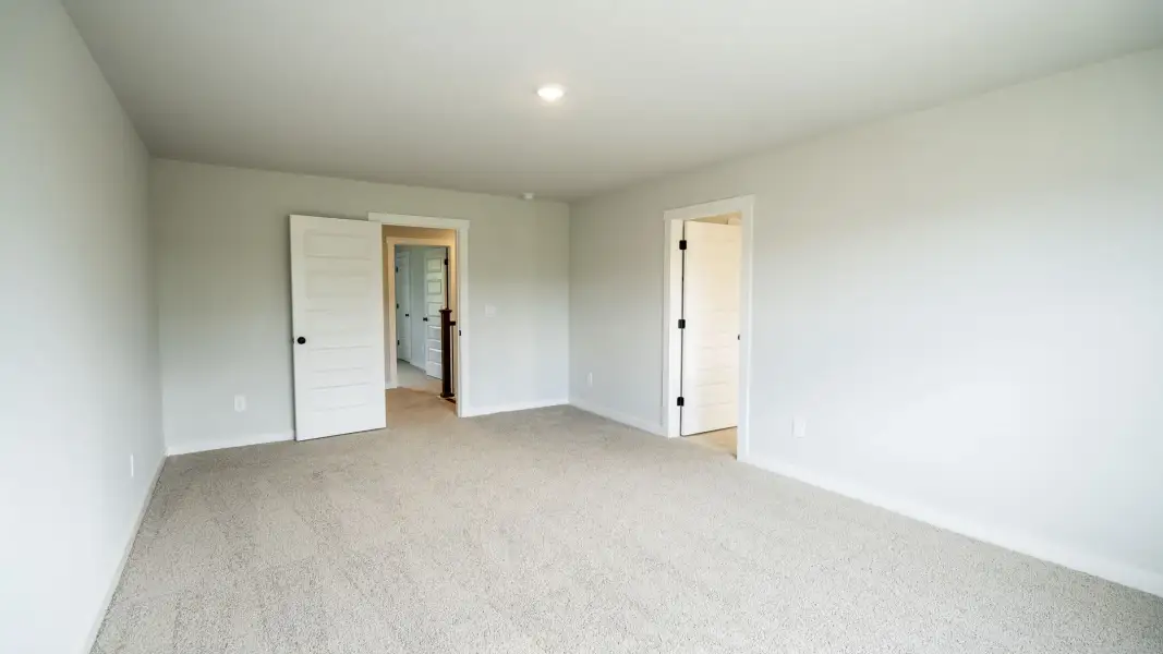 Spacious, unfurnished interior of a new home in Walnut Ridge, Lebanon (Image 26).