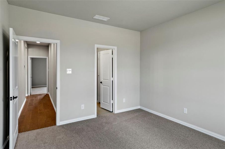 Spacious, unfurnished interior of a new home in , Paradise (Image 20).