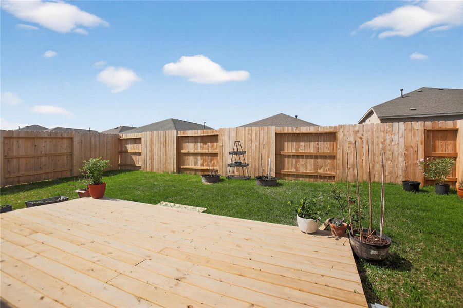 Exterior details and patio area of a home in Anniston, Katy (Image 4).