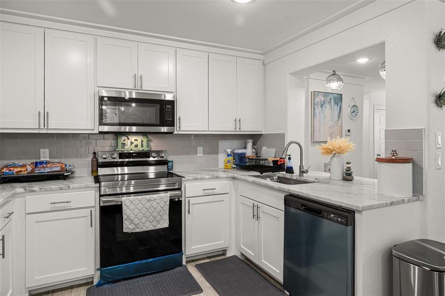 Furnished interior view inside a new home in , Granbury (Image 9).